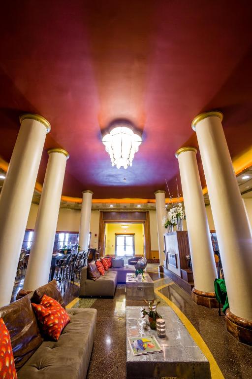 Posezení v ubytování Hotel at the Lafayette Trademark Collection by Wyndham