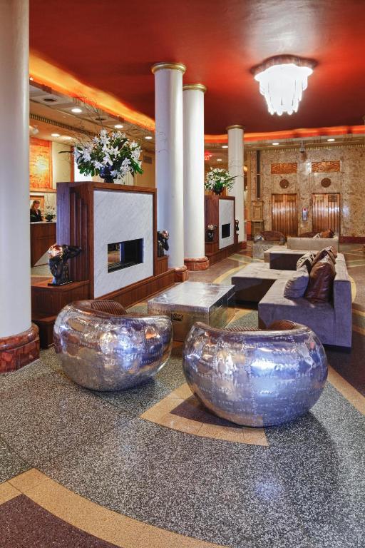 Posezení v ubytování Hotel at the Lafayette Trademark Collection by Wyndham