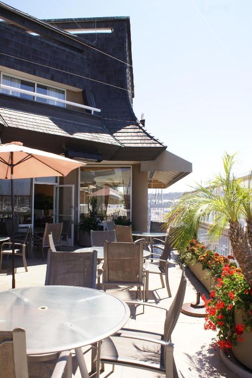 Bay Club Hotel and Marina photo