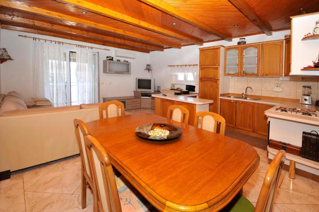 Kuchyň nebo kuchyňský kout v ubytování Apartman Elena