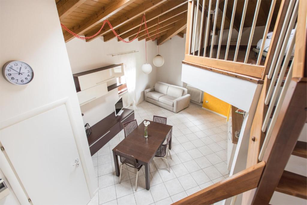 Zdjęcie z galerii obiektu Casa Lidia, la mansarda sul fiume w Arco