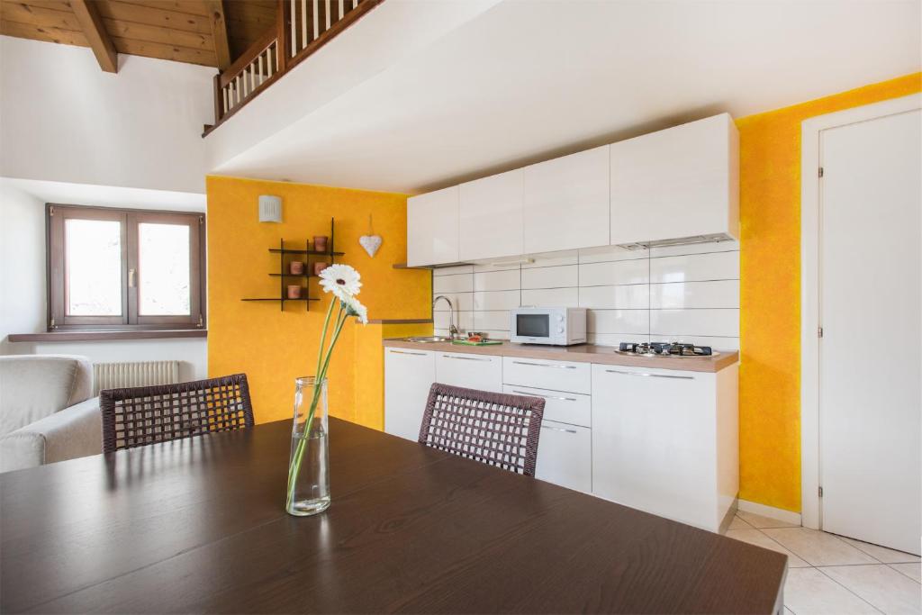 Zdjęcie z galerii obiektu Casa Lidia, la mansarda sul fiume w Arco
