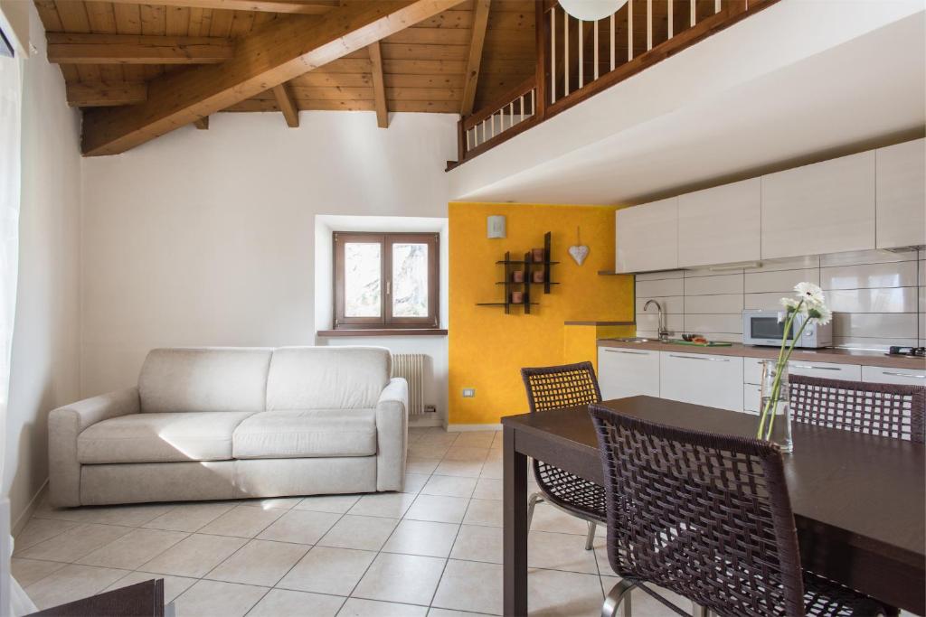 Zdjęcie z galerii obiektu Casa Lidia, la mansarda sul fiume w Arco
