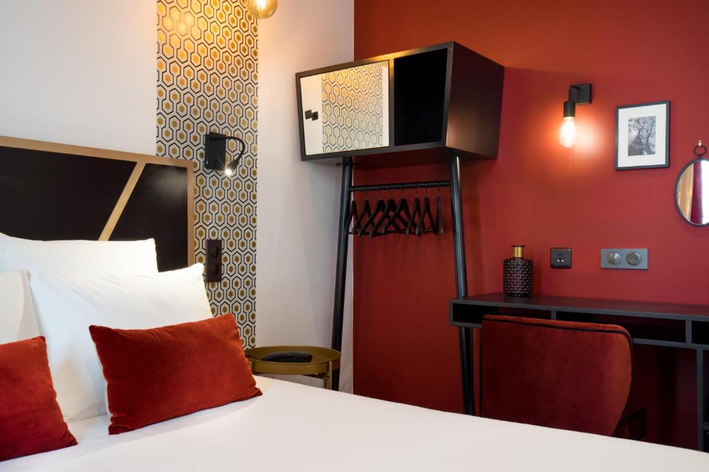 a hotel room with a bed with red walls at Hôtel Royal Opéra in Paris