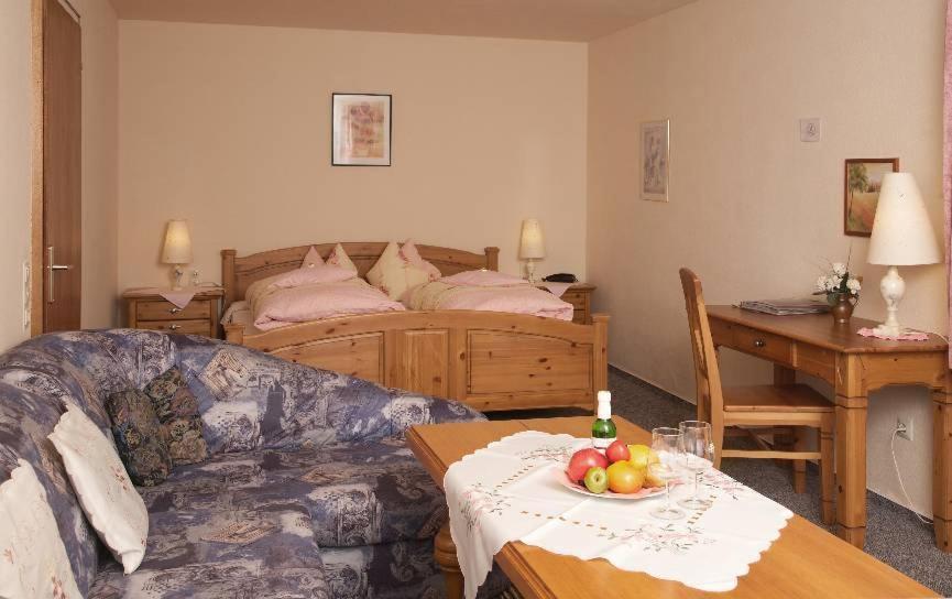 Postel nebo postele na pokoji v ubytování Hotel-Pension Thomé