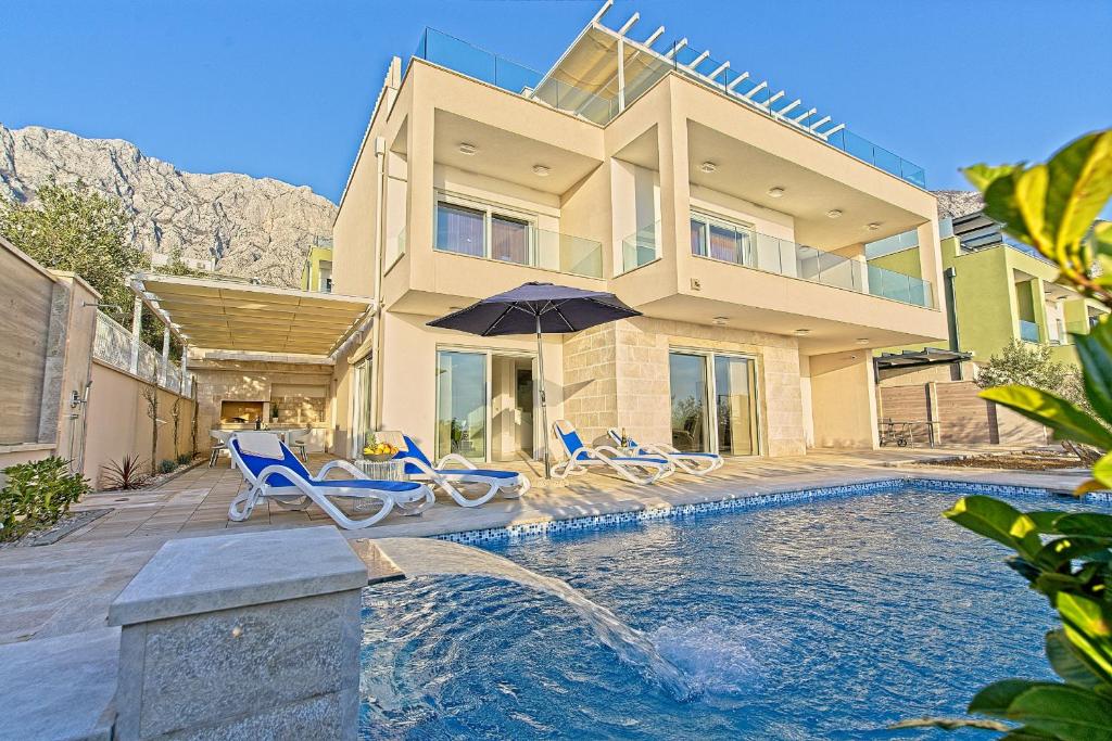 Bazén v ubytování Villa Ulika Makarska nebo v jeho okolí