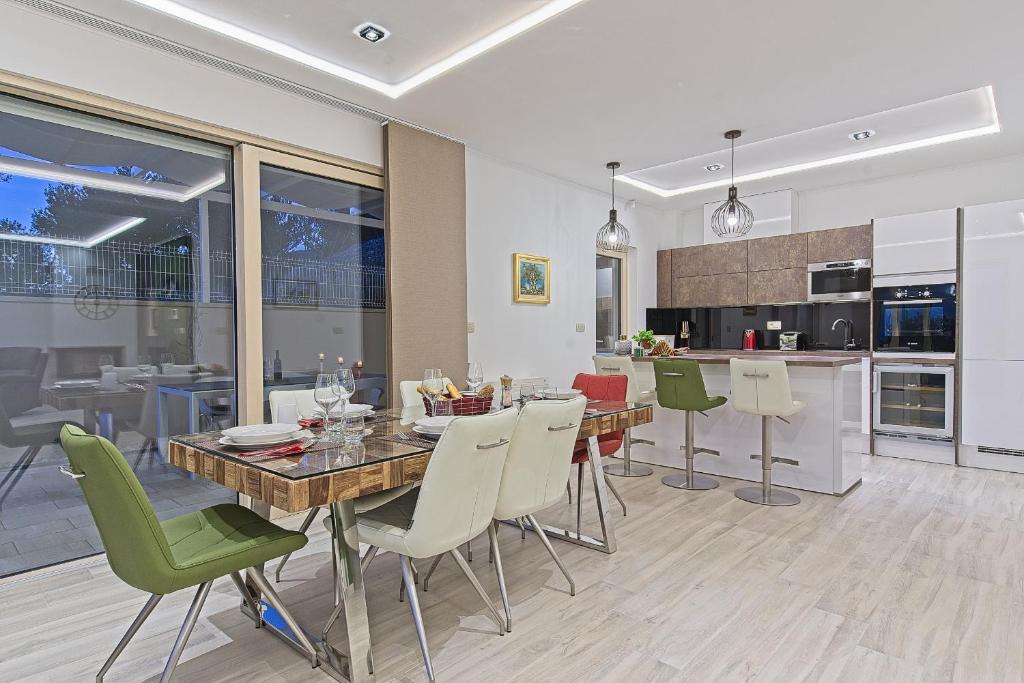 Kuchyň nebo kuchyňský kout v ubytování Villa Ulika Makarska