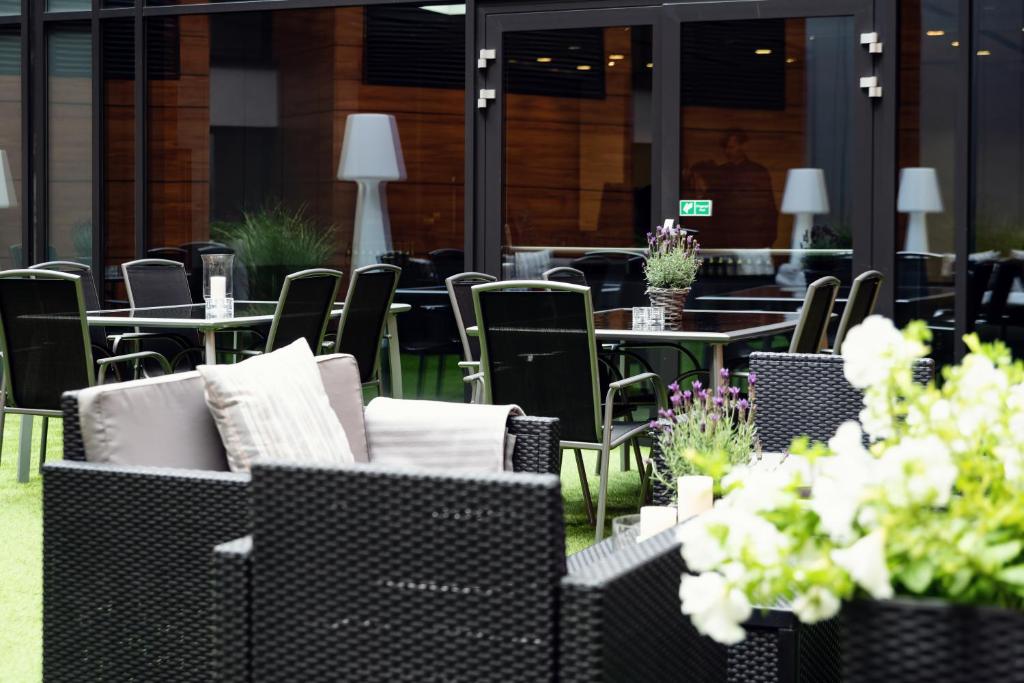 Reštaurácia alebo iné gastronomické zariadenie v ubytovaní Warsaw Plaza Hotel