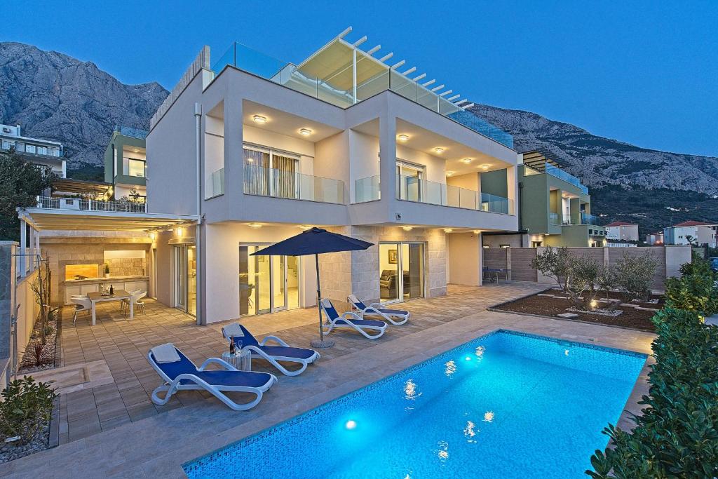 Bazén v ubytování Villa Ulika Makarska nebo v jeho okolí