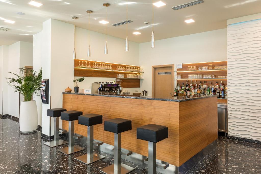 Salon ili bar u objektu Hotel Mondo