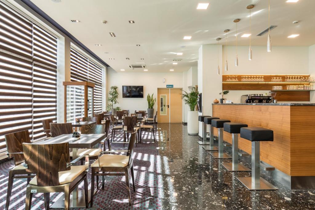 Restoran ili neka druga zalogajnica u objektu Hotel Mondo