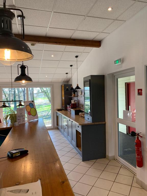 Kuchyň nebo kuchyňský kout v ubytování Mape hôtel