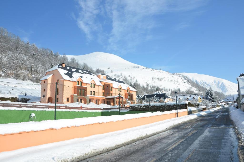 Ein allgemeiner Bergblick oder ein Berglick von des Hotels aus