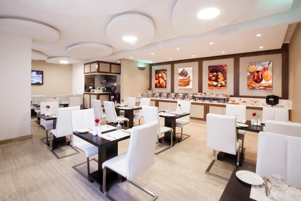 Restaurace v ubytování Al Sarab Hotel