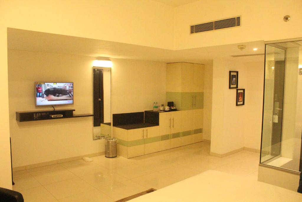 TV a/nebo společenská místnost v ubytování Keys Select by Lemon Tree Hotels, Ludhiana