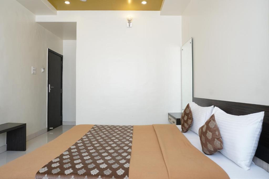 Postel nebo postele na pokoji v ubytování Hotel Pavitra
