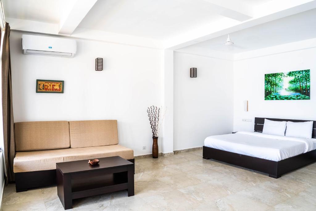 Green Parrot Beach Resort - 9