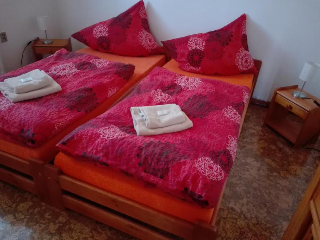 Postel nebo postele na pokoji v ubytování Penzion U Hyklů