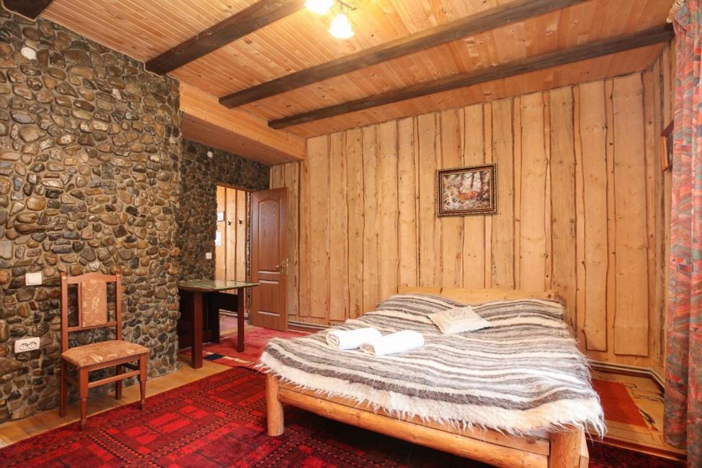 Postel nebo postele na pokoji v ubytování Gutsulska Oselya