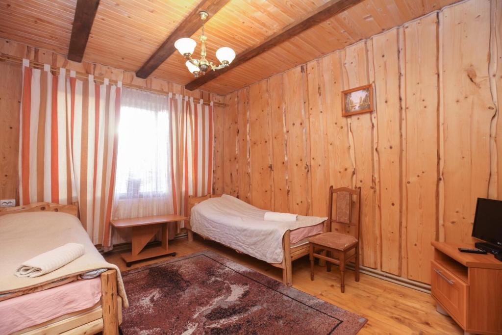 Postel nebo postele na pokoji v ubytování Gutsulska Oselya