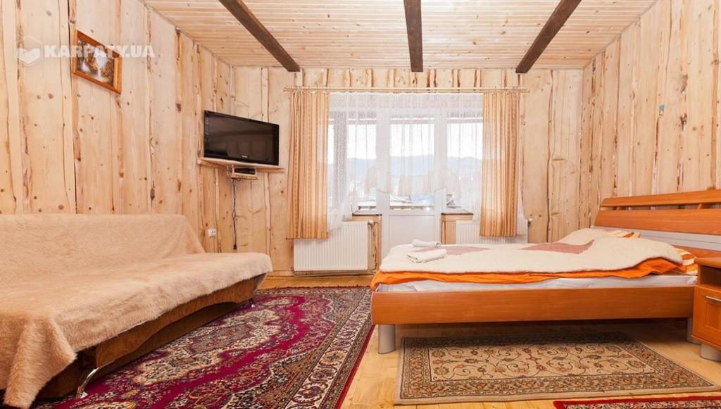 Postel nebo postele na pokoji v ubytování Gutsulska Oselya