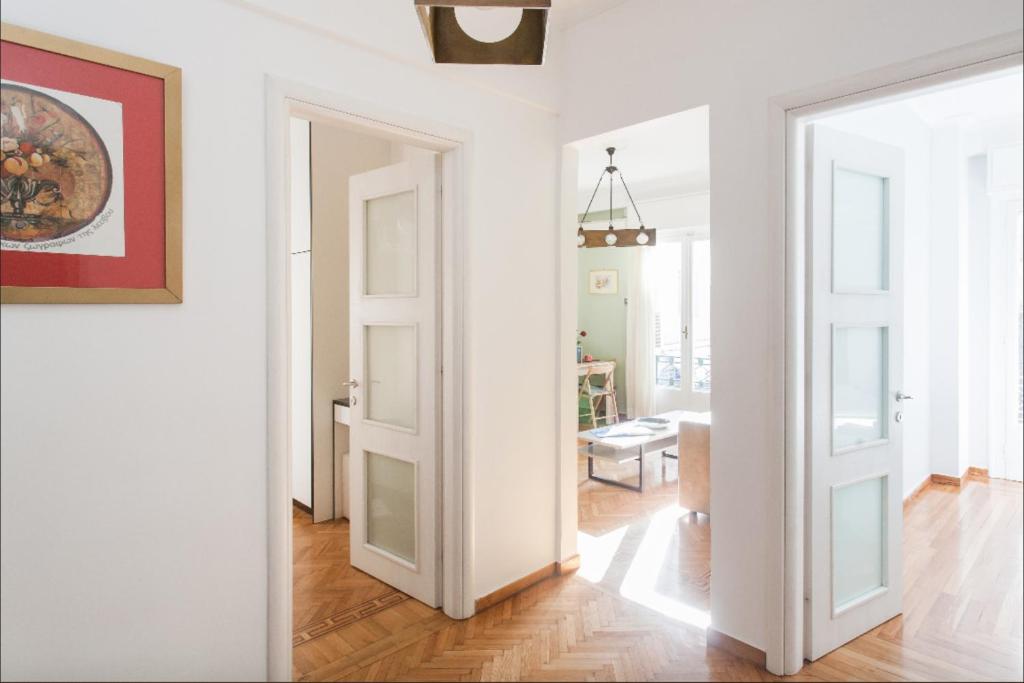 A bathroom at Beautiful Apartment at Plaka