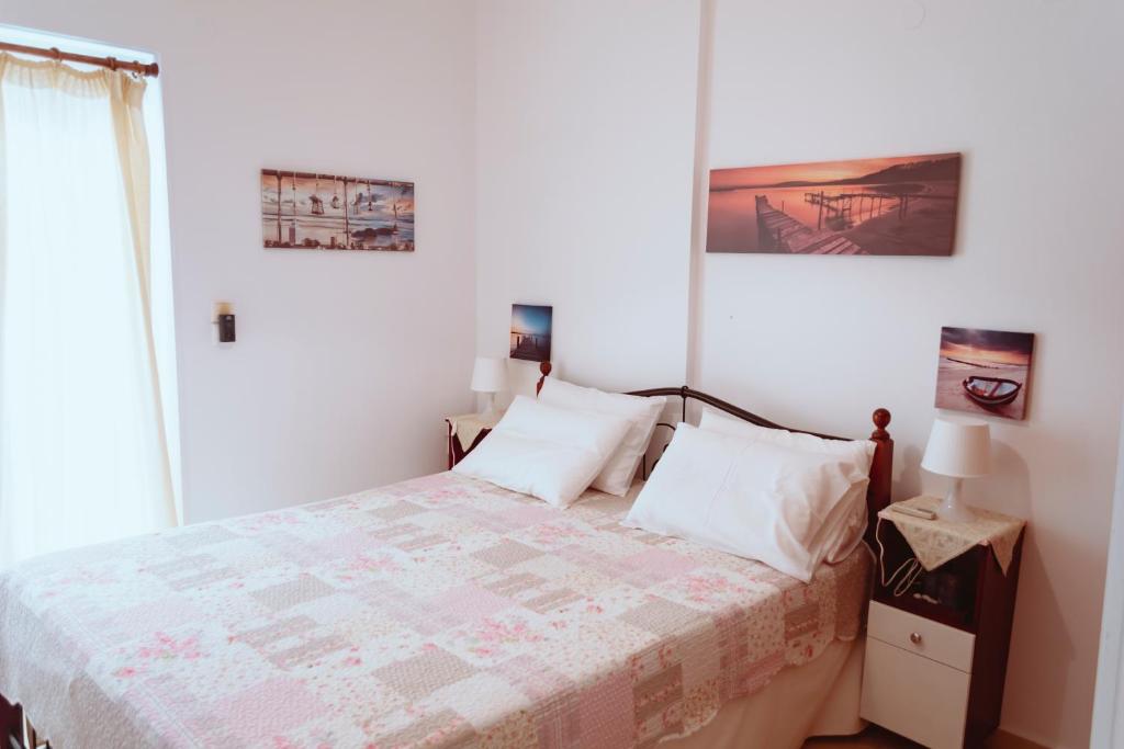 A bed or beds in a room at Sun Βy Τhe Sea 100m from the beach