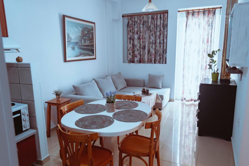 A kitchen or kitchenette at Sun Βy Τhe Sea 100m from the beach
