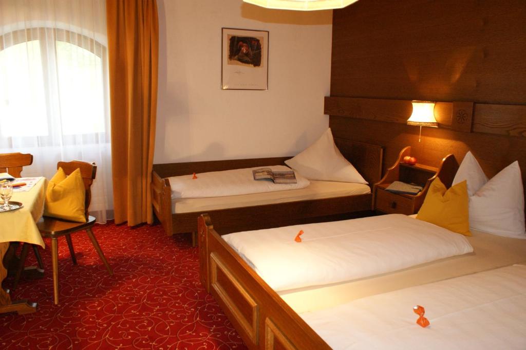 Postel nebo postele na pokoji v ubytování Sonnenhotel Soldanella Sonneck