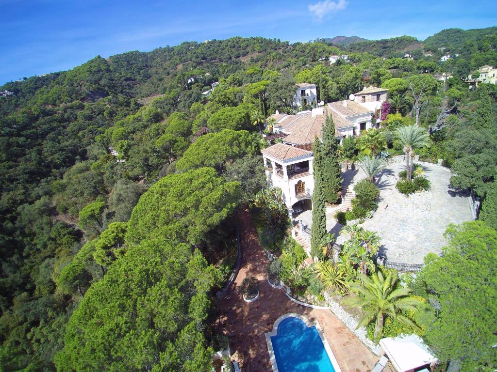 an aerial view of a house on a mountain at Villa Candela En La Colina in Benahavís