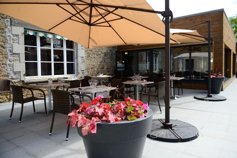Restaurace v ubytování Logis La Lentillere - Restaurant Côté Parc