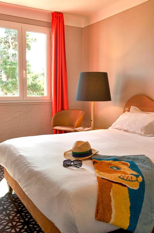 Postel nebo postele na pokoji v ubytování Hôtel Beau Rivage