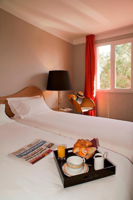 Postel nebo postele na pokoji v ubytování Hôtel Beau Rivage