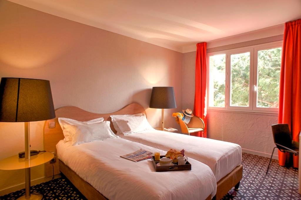 Postel nebo postele na pokoji v ubytování Hôtel Beau Rivage