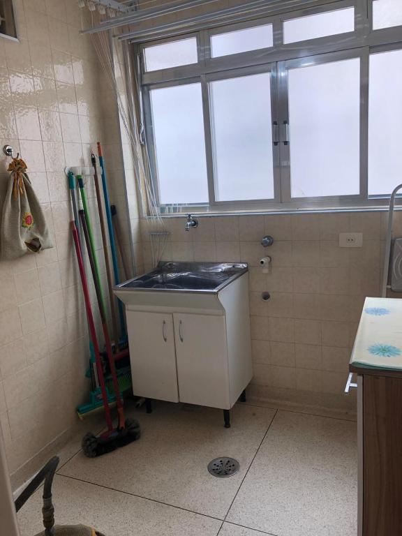  Apartamento Santos 2 dormitórios Gonzaga / José Menino - 6 pessoas