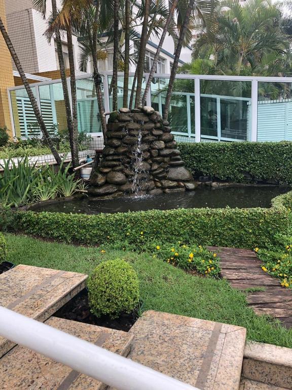  Apartamento Santos 2 dormitórios Gonzaga / José Menino - 6 pessoas