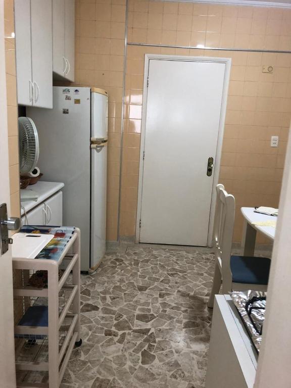  Apartamento Santos 2 dormitórios Gonzaga / José Menino - 6 pessoas