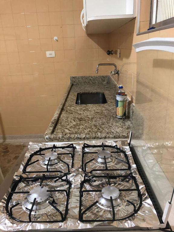  Apartamento Santos 2 dormitórios Gonzaga / José Menino - 6 pessoas