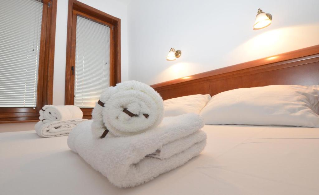 Postel nebo postele na pokoji v ubytování Mladenovic apartments