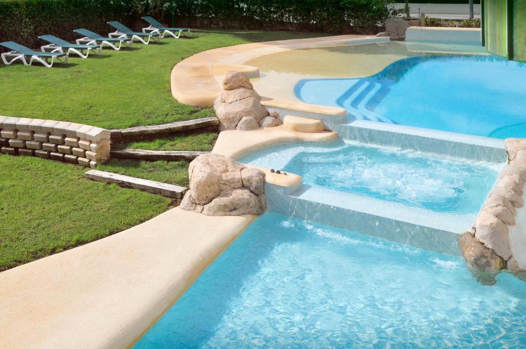 Der Swimmingpool an oder in der Nähe von KAKTUS Hotel Kaktus Albir
