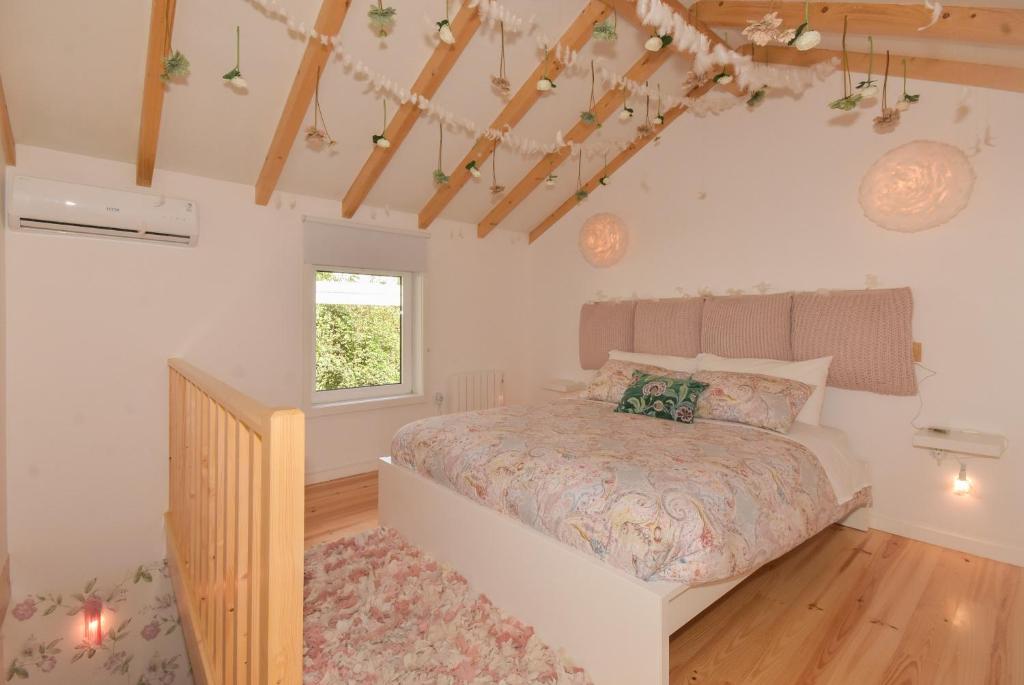 a bedroom with a bed and a window at Rose Green Loft in Porto