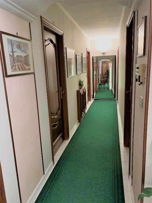 Fotografie z fotogalerie ubytování HOTEL ELENA v Turíně