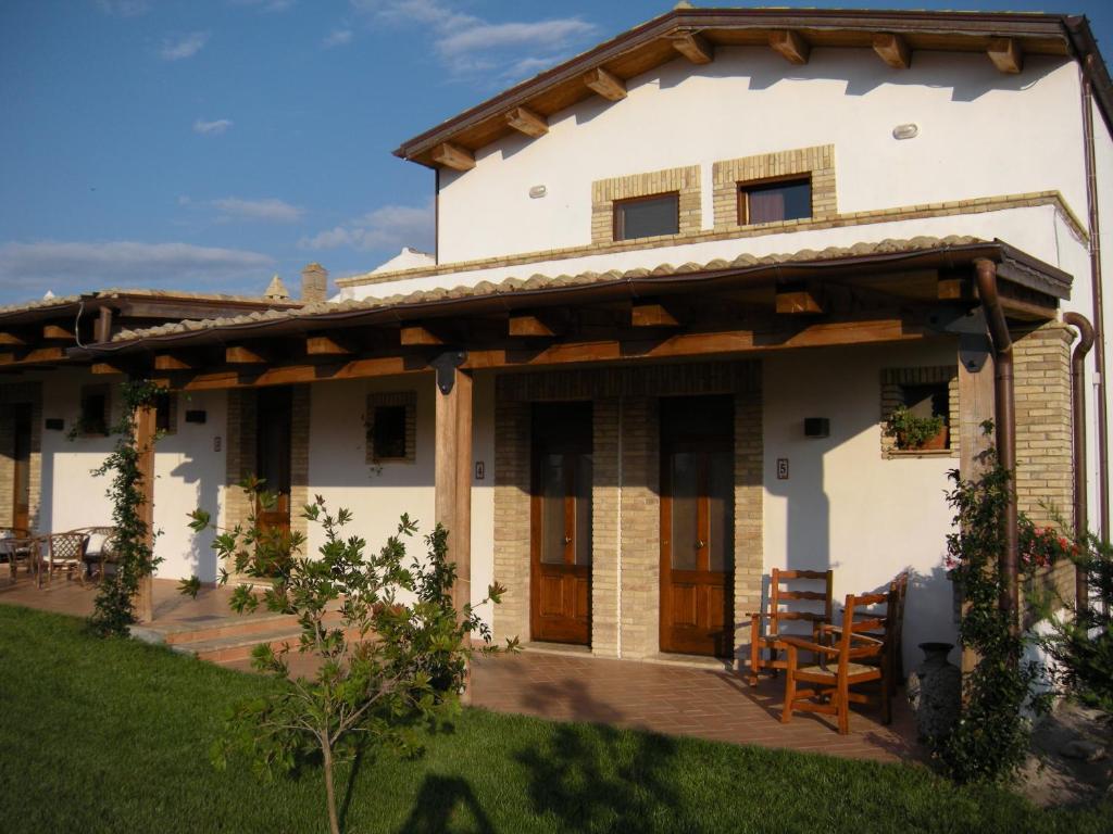 a villa with a view of the house at Agriturismo Pirro in Troia