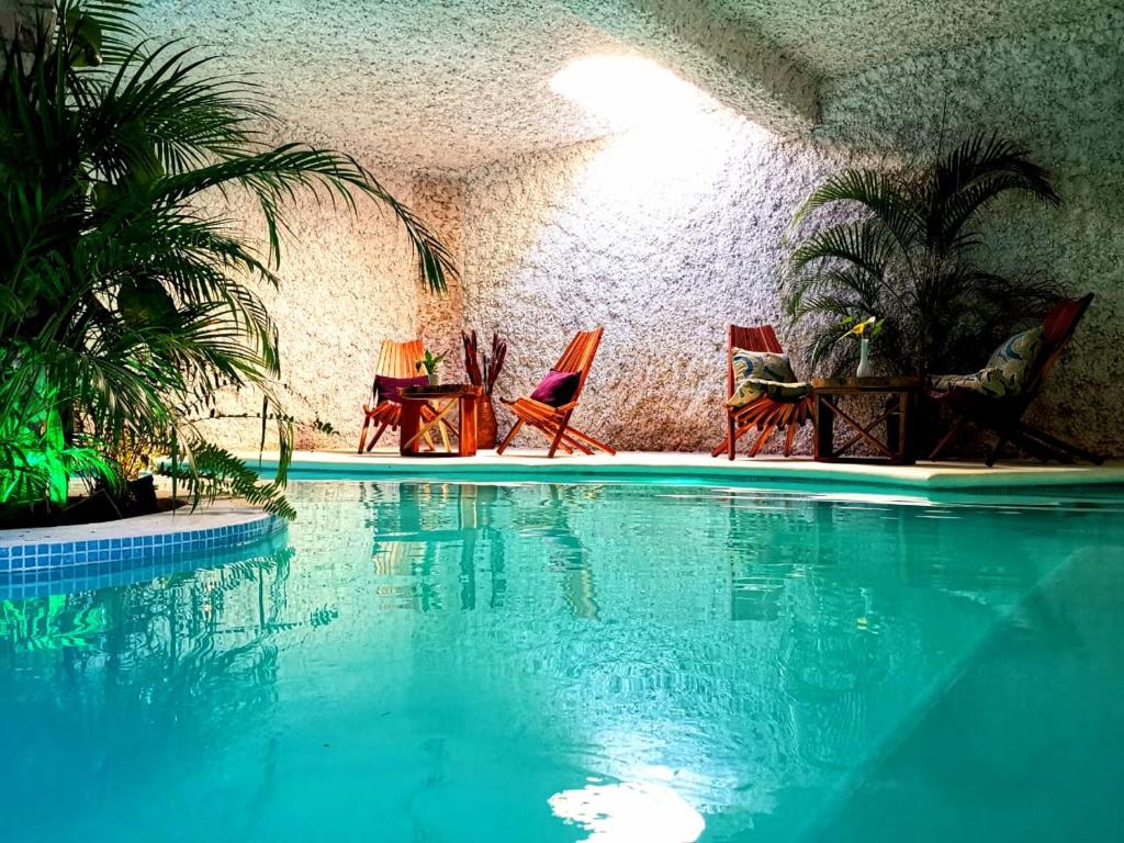 Bazén v ubytování Mayan Majesty Boutique Hotel nebo v jeho okolí