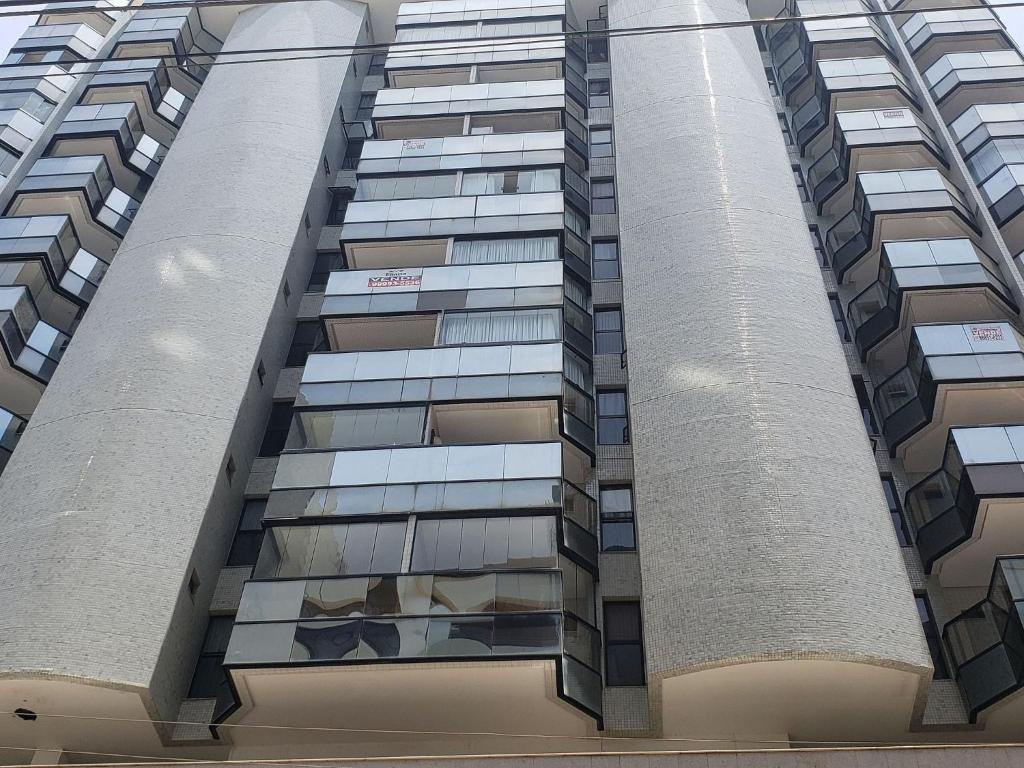  Apto no centro com vista para Praia da Areia preta