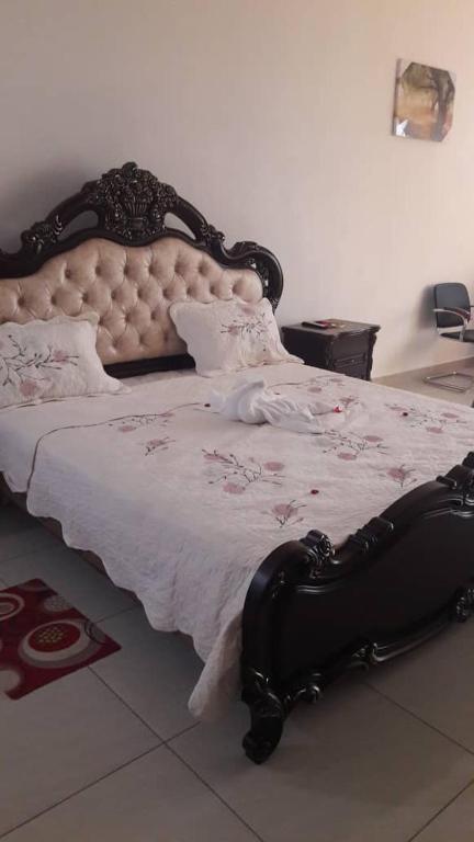 Postel nebo postele na pokoji v ubytování Hôtel des îles
