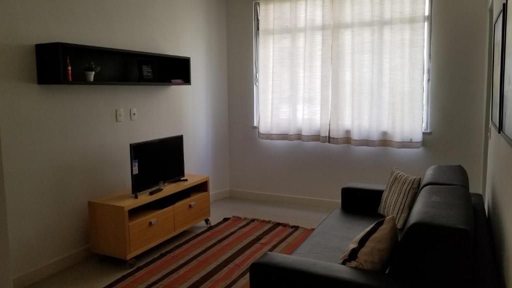  Apartamento em Copacabana - Rua Bolívar - 2 Quartos - Excelente Localização
