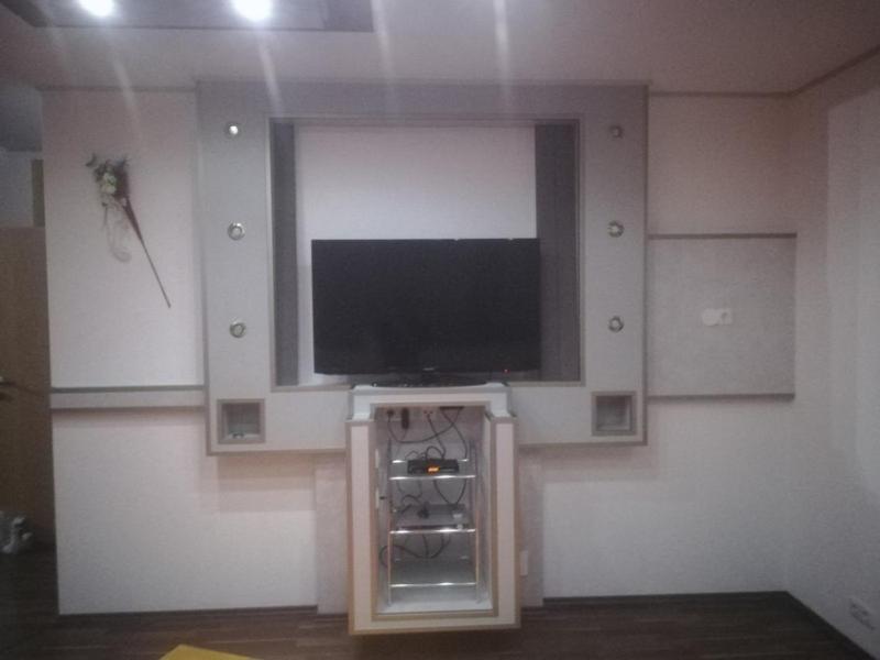 TV a/nebo společenská místnost v ubytování Vronis-Apartment