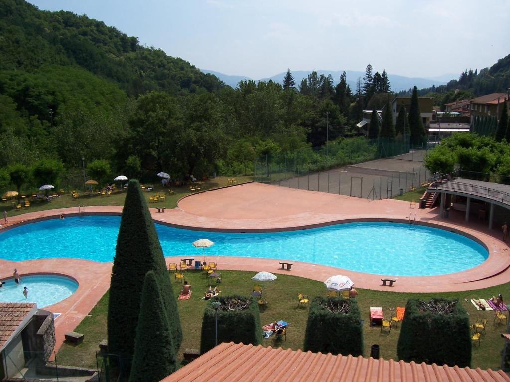 Bazén v ubytování Hotel Marrani nebo v jeho okolí