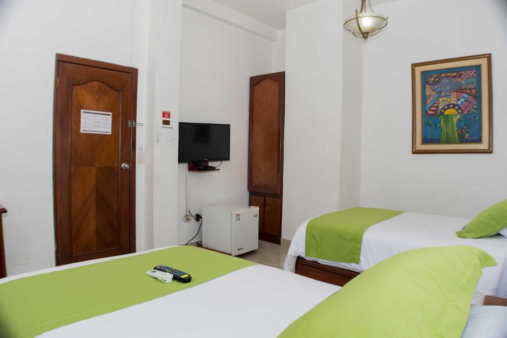 Postel nebo postele na pokoji v ubytování Hotel Castell - Cerca Del Aeropuerto